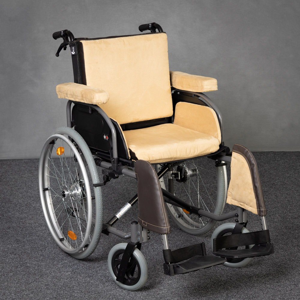 Leichtgewicht-Rollstuhl Pyro Start Plus mit Inlay beige
